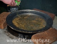 Chalupářské mleté maso s pivní omáčkou