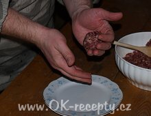 Chalupářské mleté maso s pivní omáčkou