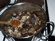 Guláš z václavek - václavky - houbový guláš + foto postup