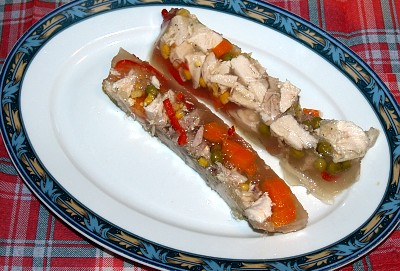 Kuřecí huspenina - aspik - se zeleninou Kuřecí huspenina - aspik - se zeleninou