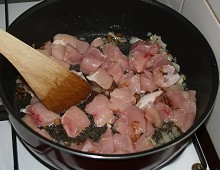 Kuřecí maso a smetanová žampionová omáčka
