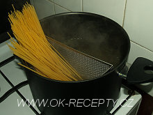 Špagetový dort - zápekané špagety s kuřecím masem + foto postup