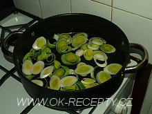 Špagetový dort - zápekané špagety s kuřecím masem + foto postup