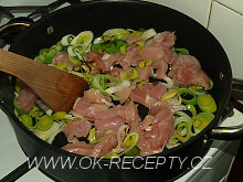 Špagetový dort - zápekané špagety s kuřecím masem + foto postup