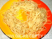 Špagety s kuřecím masem a smetanovými rajčaty + foto postup 100/4