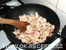 Špagety s kuřecím masem a smetanovými rajčaty + foto postup 100/4