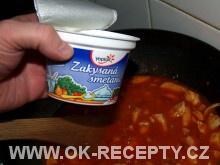 Špagety s kuřecím masem a smetanovými rajčaty + foto postup 100/4