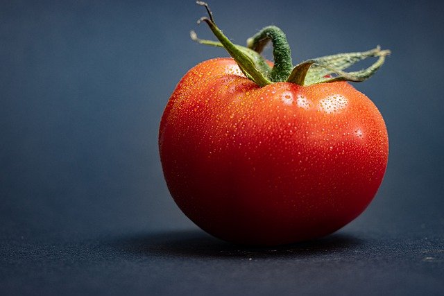 Tomato Red Dew Water Droplets  - marcohof81 / Pixabay